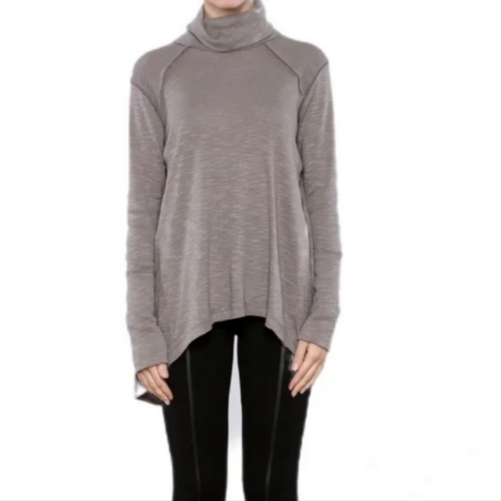 Free People We The Free Turtle Neck Split Back Pull Over in Taupe Size XS